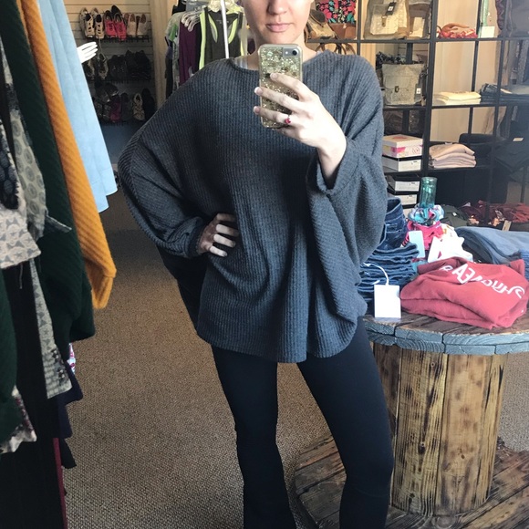 [LAST ONE] Gray Oversized Waffle Sweater - Picture 4 of 4